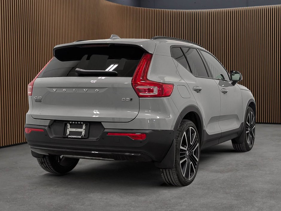 Volvo XC40 B5 AWD Plus Dark Theme 2025-5