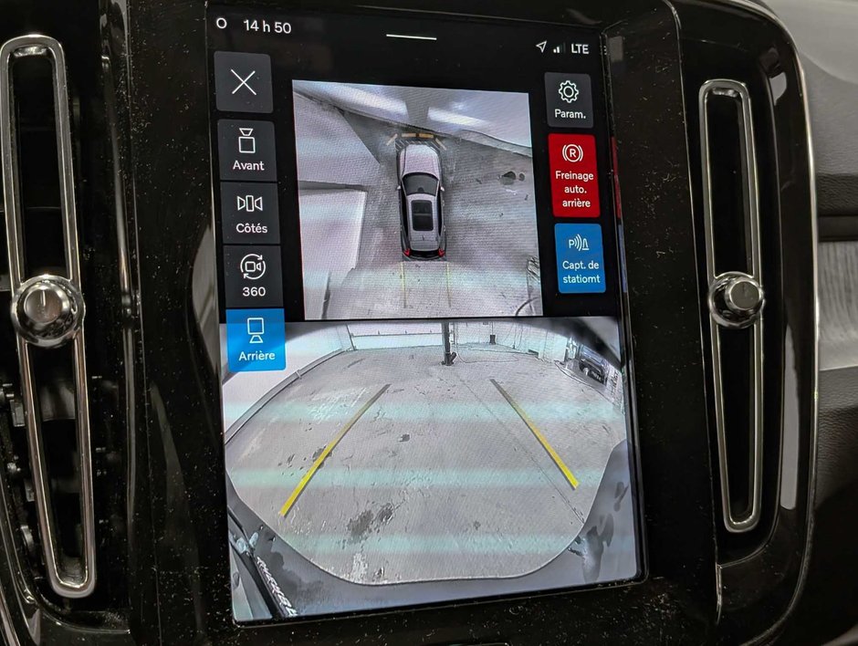 Volvo XC40 B5 AWD Plus Dark Theme 2025-19