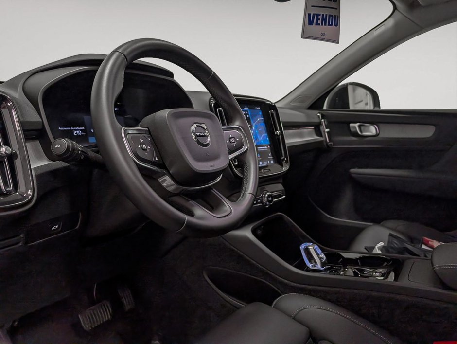 Volvo XC40 B5 AWD Plus Dark Theme 2025-7
