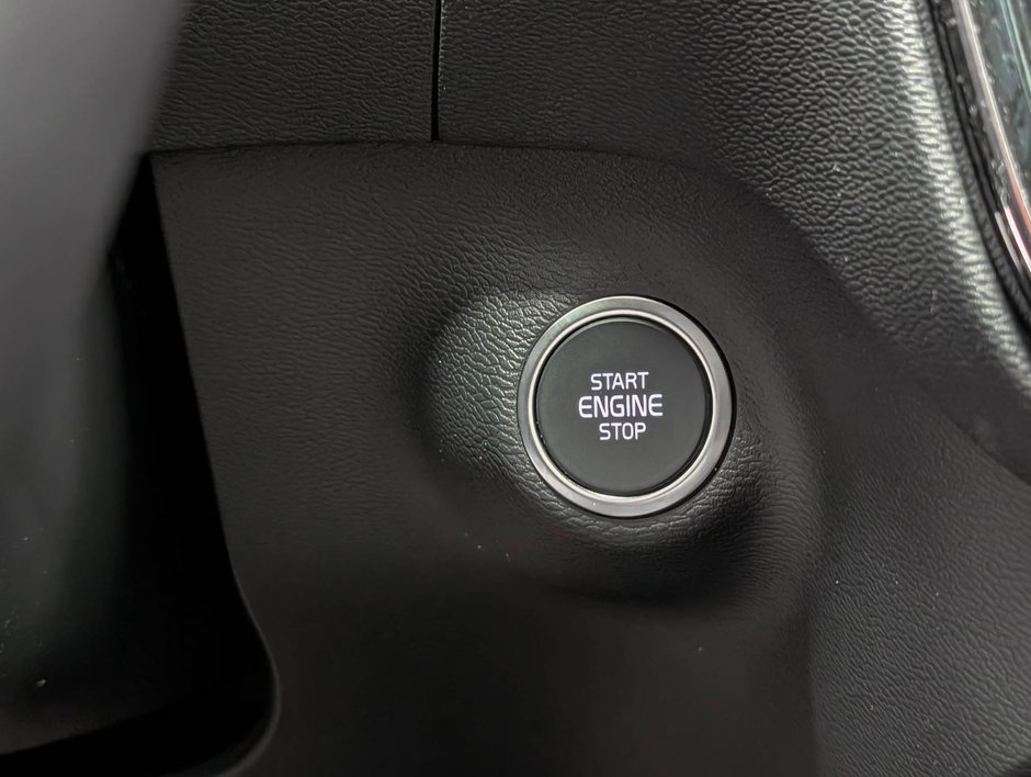 Volvo XC40 B5 AWD Plus Dark Theme 2025-18