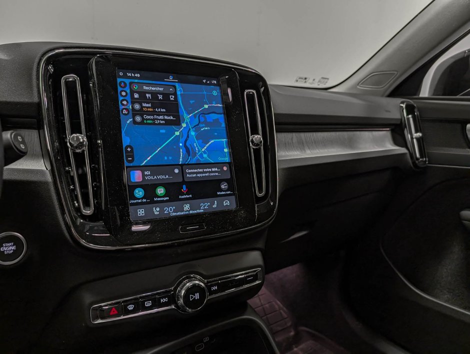 Volvo XC40 B5 AWD Plus Dark Theme 2025-14