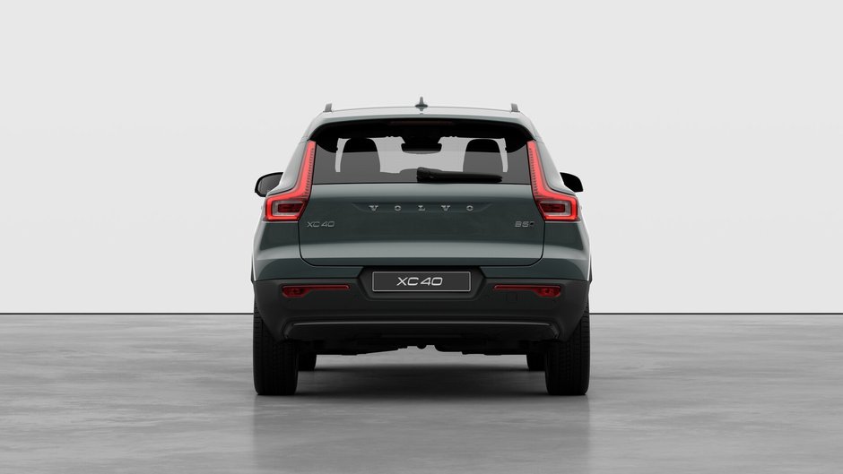 2026 Volvo XC40 B5 AWD Plus Dark Theme-5