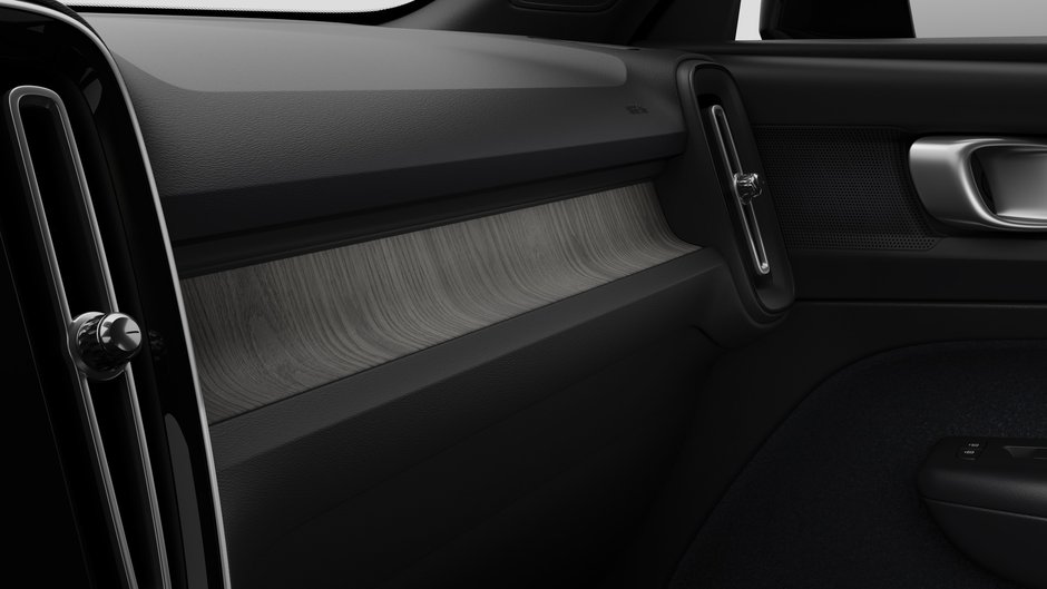 2026 Volvo XC40 B5 AWD Plus Dark Theme-8