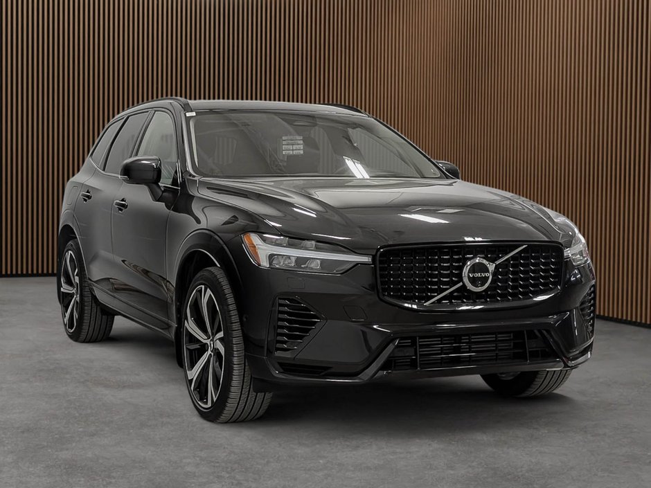 2025 Volvo XC60 Plug-In Hybrid T8 AWD Ultra Dark Theme-3