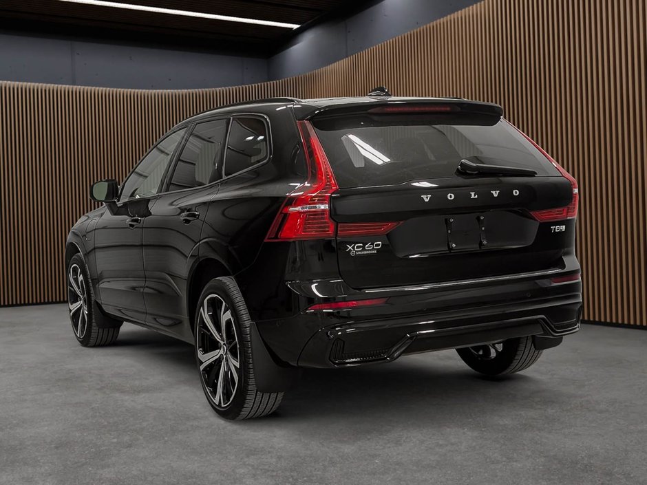 2025 Volvo XC60 Plug-In Hybrid T8 AWD Ultra Dark Theme-4