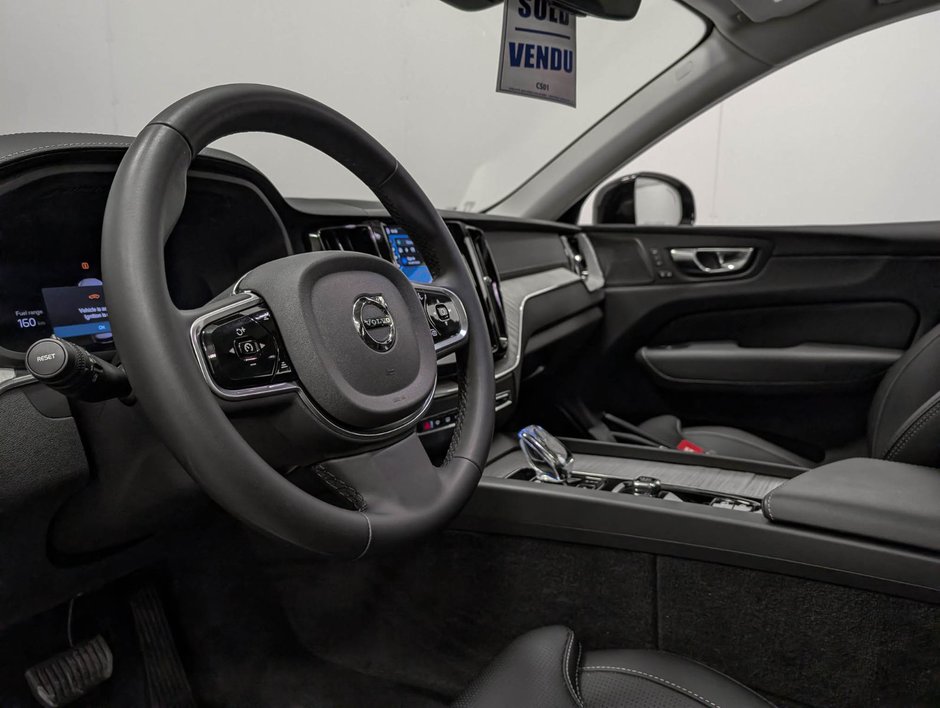 2025 Volvo XC60 Plug-In Hybrid T8 AWD Ultra Dark Theme-7