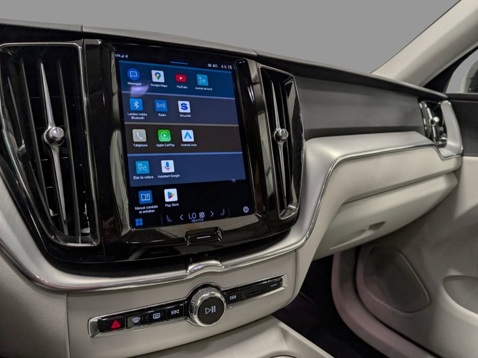 2024 Volvo XC60 Recharge T8 eAWD PHEV Core Dark Theme-12