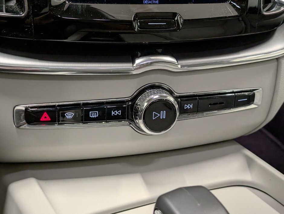 2024 Volvo XC60 Recharge T8 eAWD PHEV Core Dark Theme-14