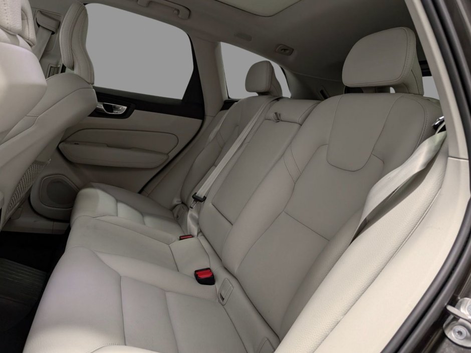 2024 Volvo XC60 Recharge T8 eAWD PHEV Core Dark Theme-9