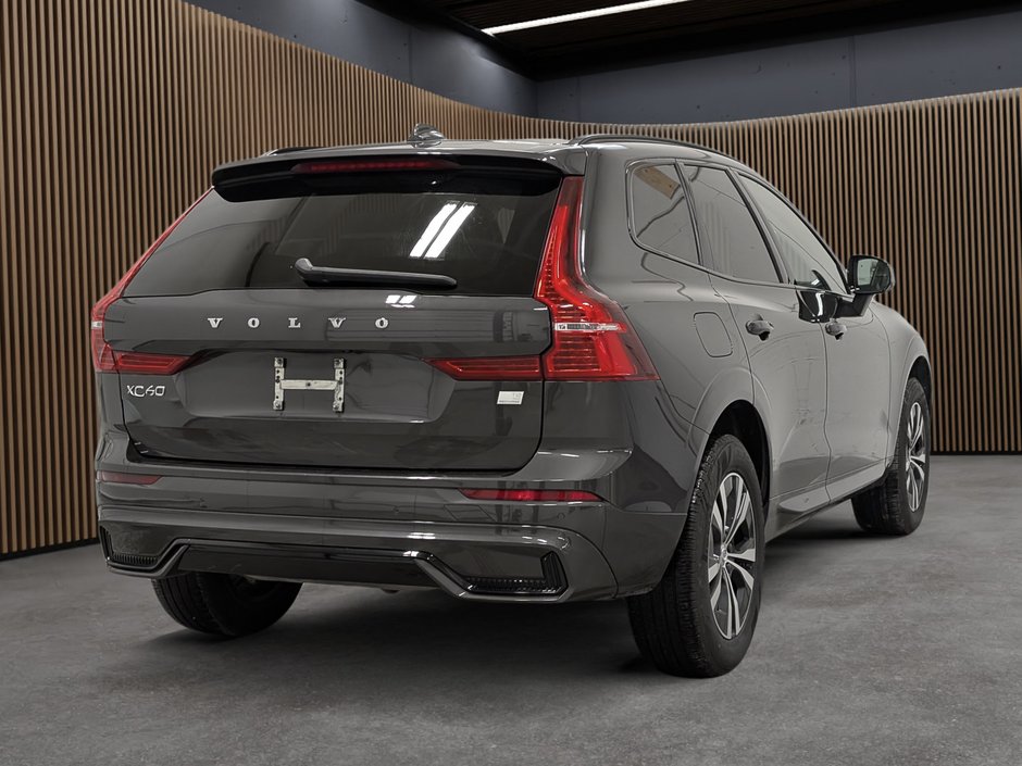 2024 Volvo XC60 Recharge T8 eAWD PHEV Core Dark Theme-5