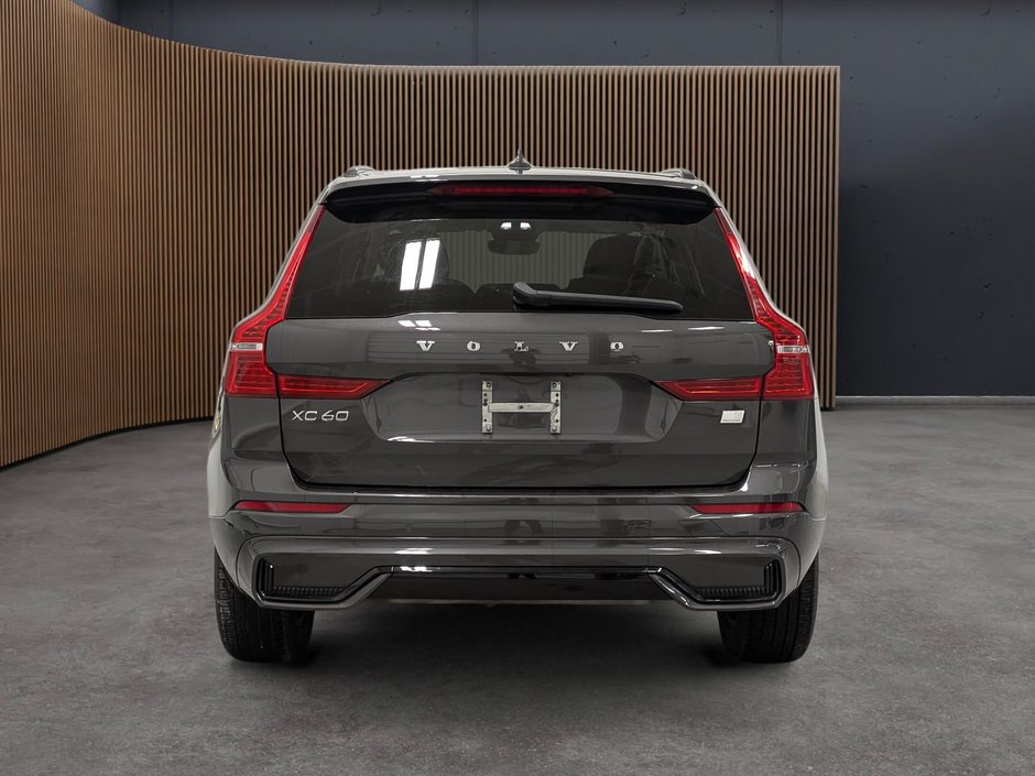 2024 Volvo XC60 Recharge T8 eAWD PHEV Core Dark Theme-4