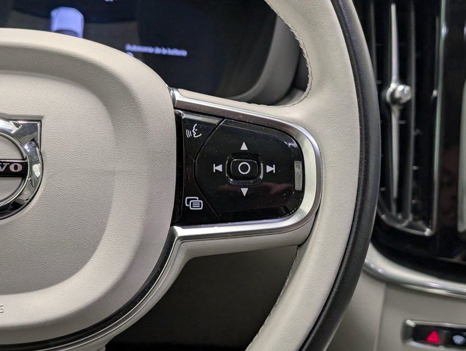 2024 Volvo XC60 Recharge T8 eAWD PHEV Core Dark Theme-16