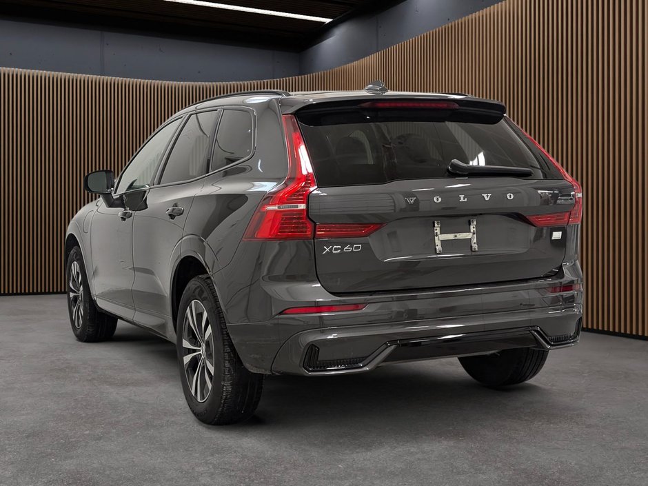 2024 Volvo XC60 Recharge T8 eAWD PHEV Core Dark Theme-3
