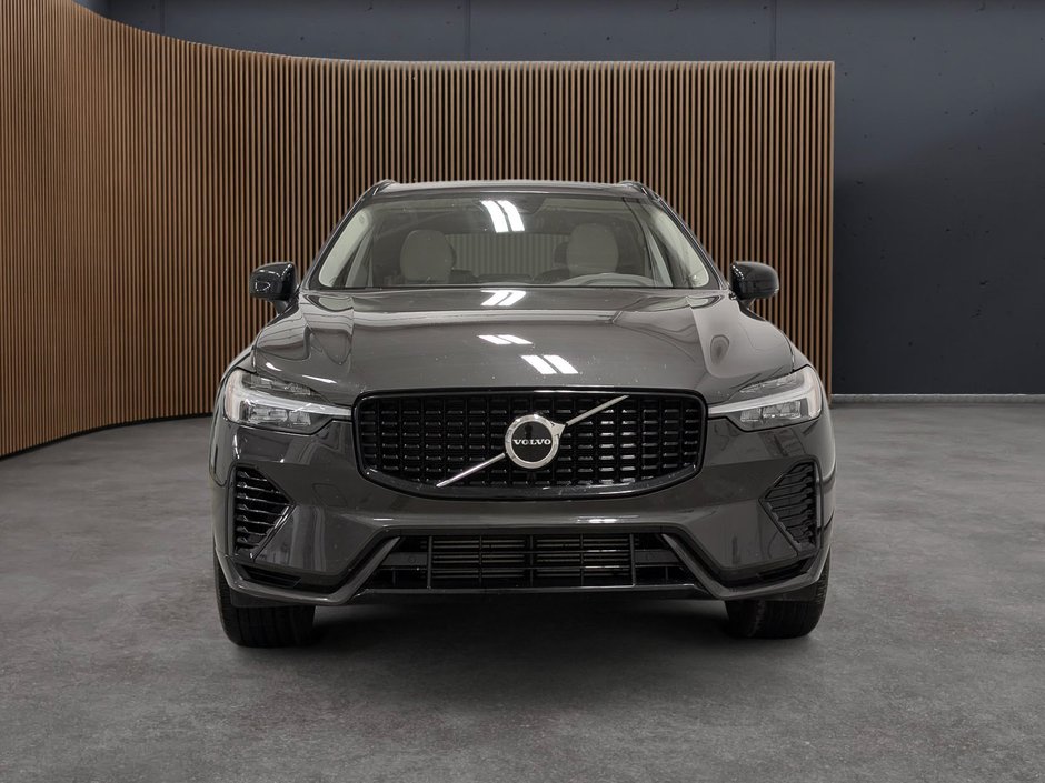 2024 Volvo XC60 Recharge T8 eAWD PHEV Core Dark Theme-1