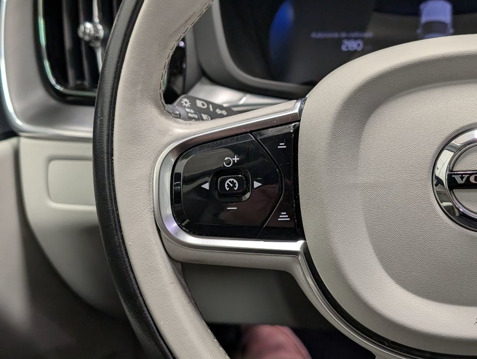 2024 Volvo XC60 Recharge T8 eAWD PHEV Core Dark Theme-17