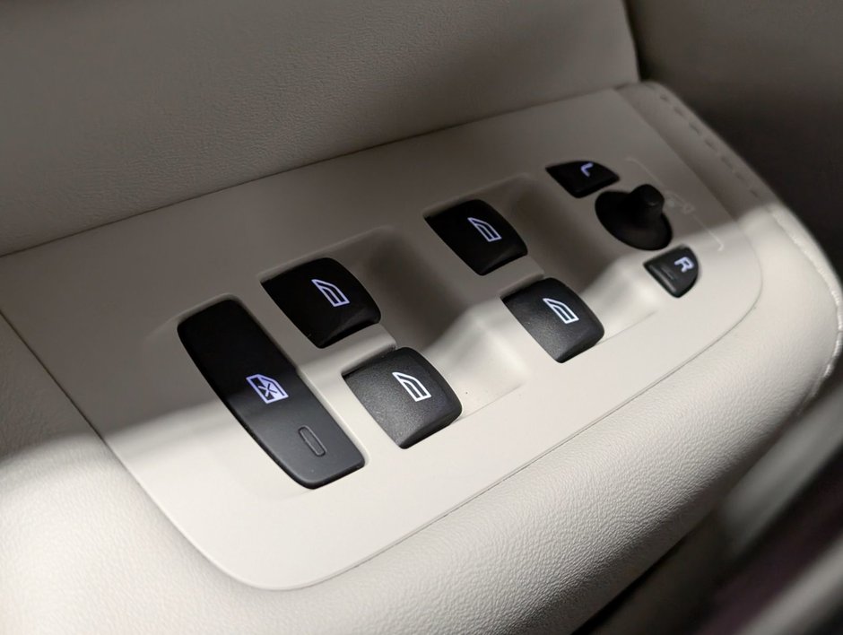 2024 Volvo XC60 Recharge T8 eAWD PHEV Core Dark Theme-18