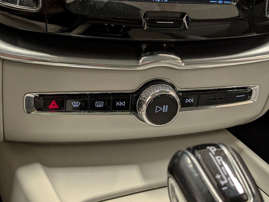 Volvo XC60 T6 AWD Momentum 2019-17