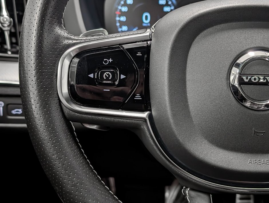 2019 Volvo XC60 T8 eAWD R-Design-15