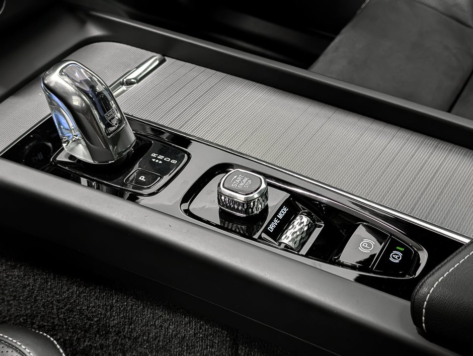 2019 Volvo XC60 T8 eAWD R-Design-13