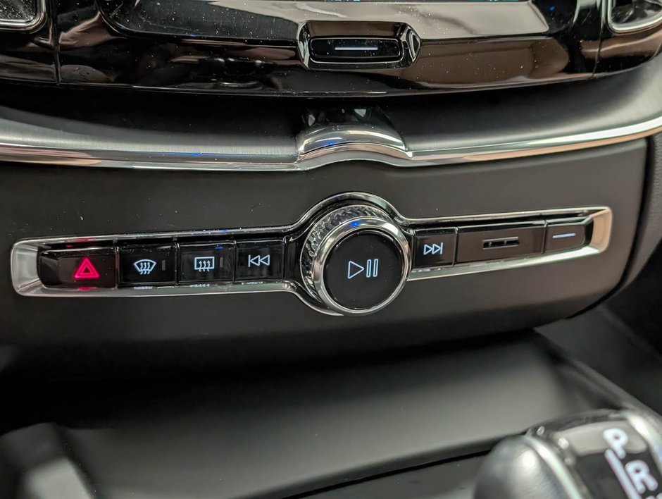 2019 Volvo XC60 T6 AWD Momentum-16