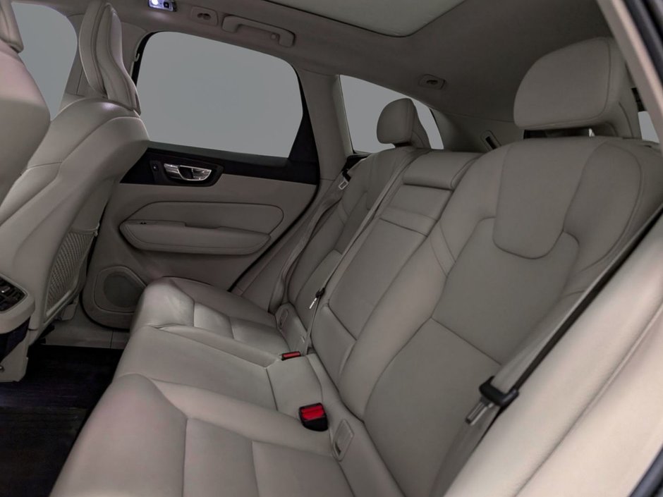 2020 Volvo XC60 T5 AWD Momentum-10