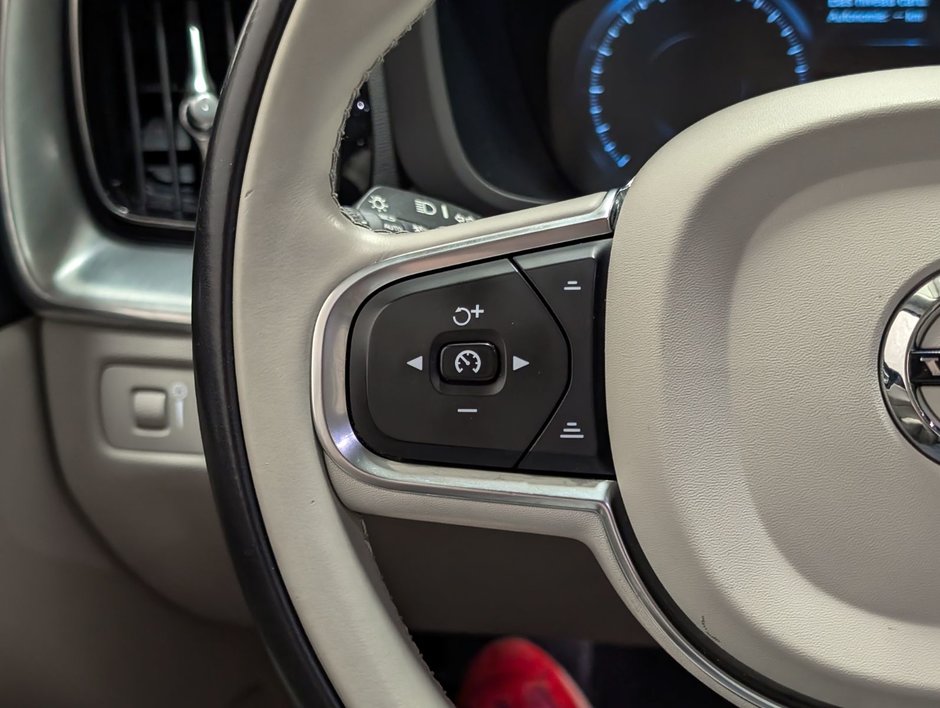 2020 Volvo XC60 T5 AWD Momentum-21