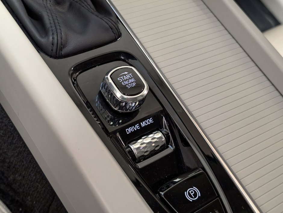 2020 Volvo XC60 T5 AWD Momentum-16