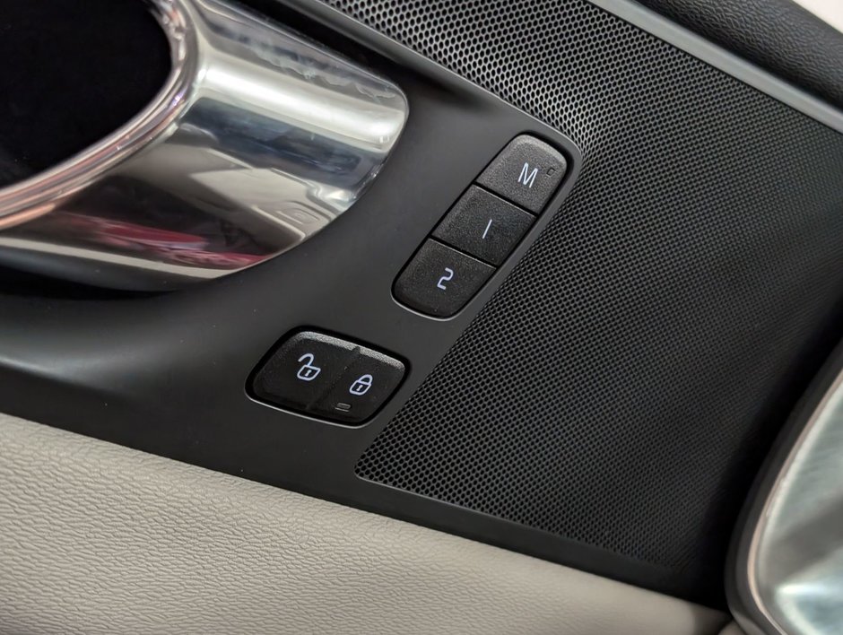 2020 Volvo XC60 T5 AWD Momentum-23