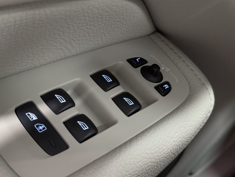 2020 Volvo XC60 T5 AWD Momentum-22