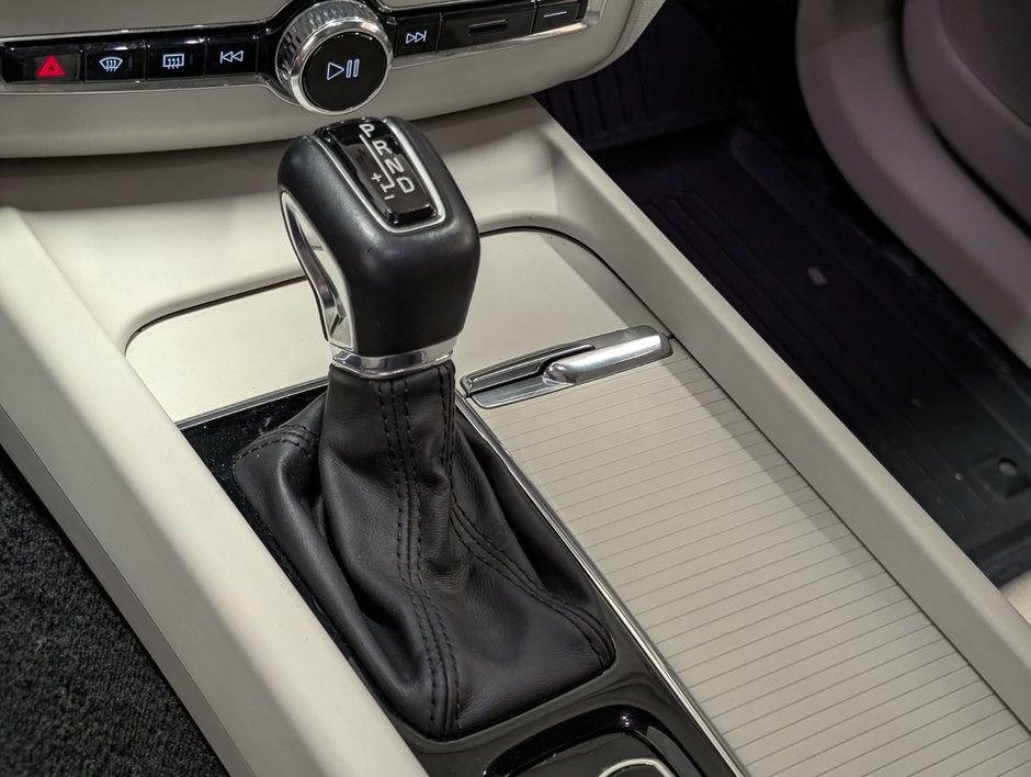 2020 Volvo XC60 T5 AWD Momentum-15