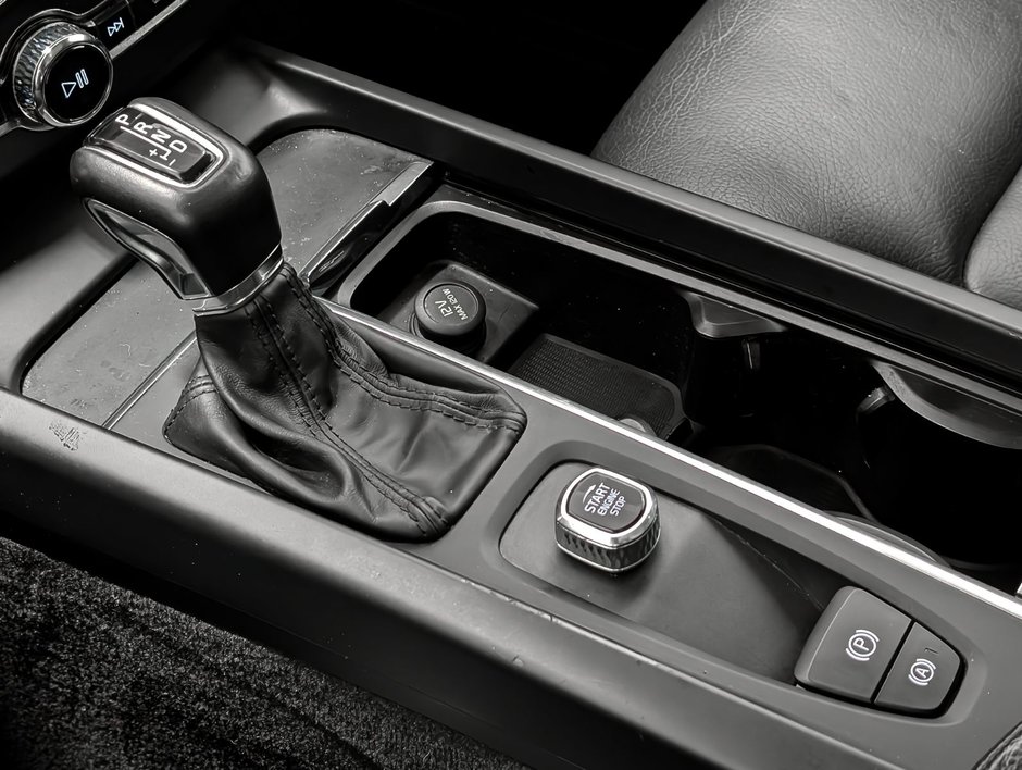 Volvo XC60 T6 AWD Momentum 2020-15