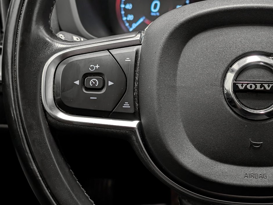 Volvo XC60 T6 AWD Momentum 2020-17