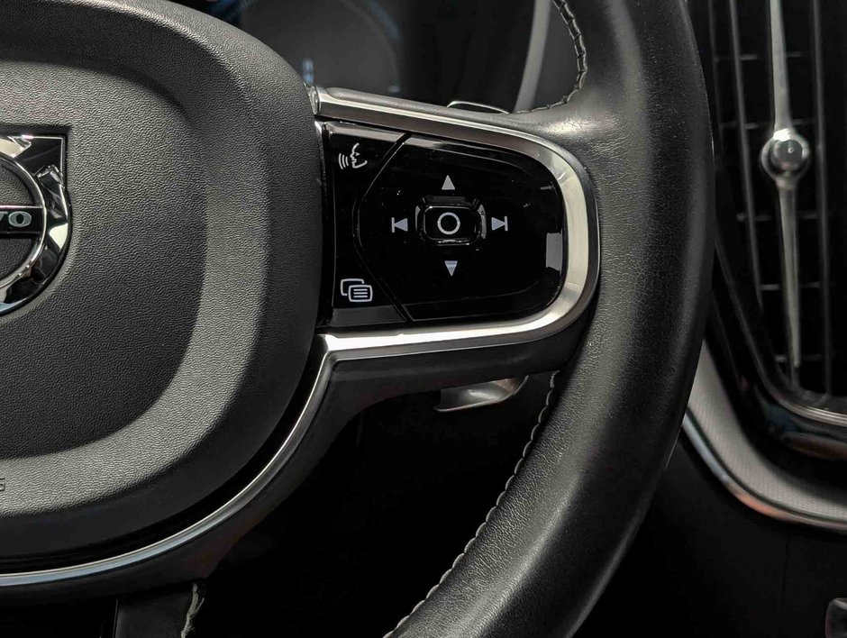 2020 Volvo XC60 T8 eAWD R-Design-16