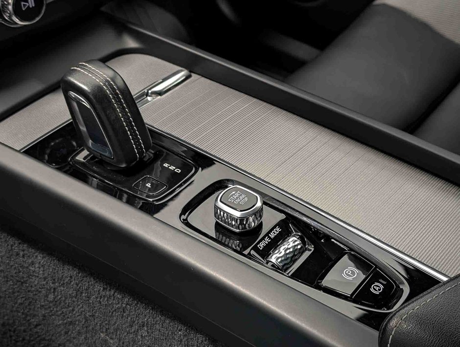2020 Volvo XC60 T8 eAWD R-Design-15