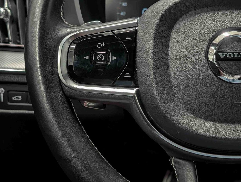 2020 Volvo XC60 T8 eAWD R-Design-18