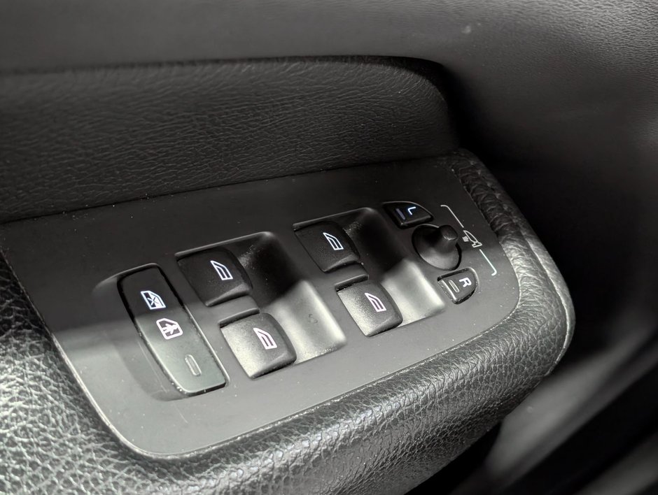 2021 Volvo XC60 T8 eAWD Inscription Expression-18