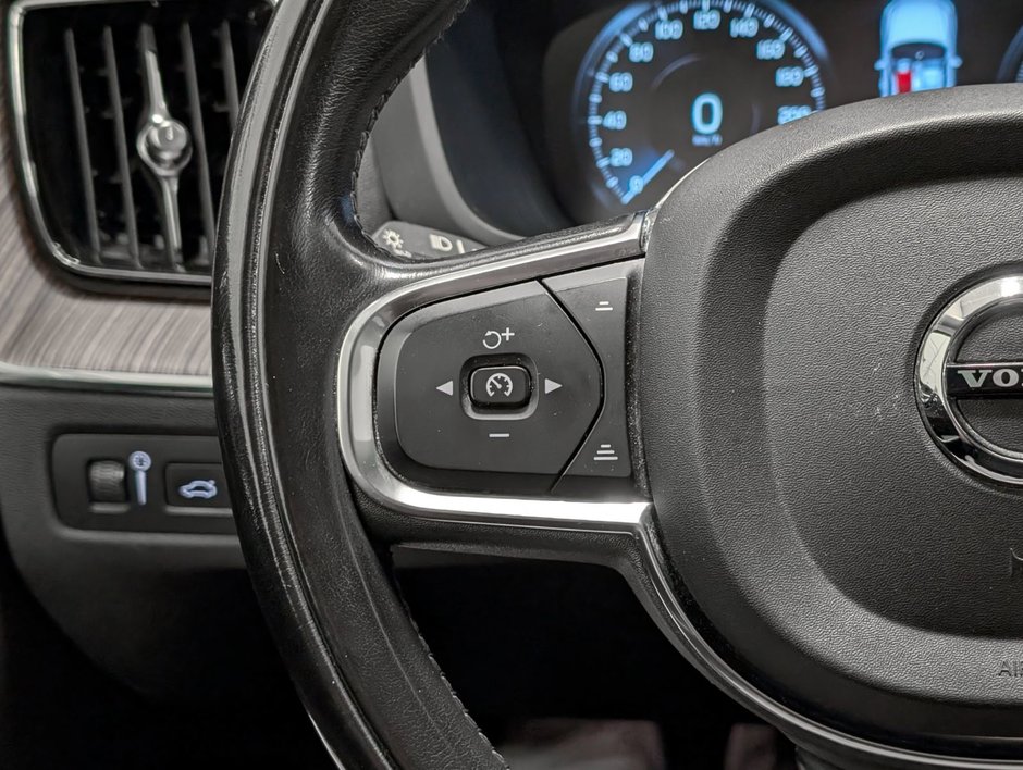 2021 Volvo XC60 T8 eAWD Inscription Expression-17