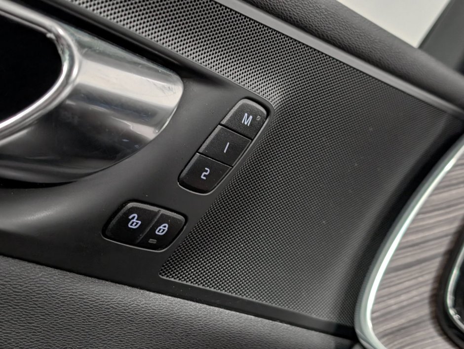 2021 Volvo XC60 T8 eAWD Inscription Expression-19