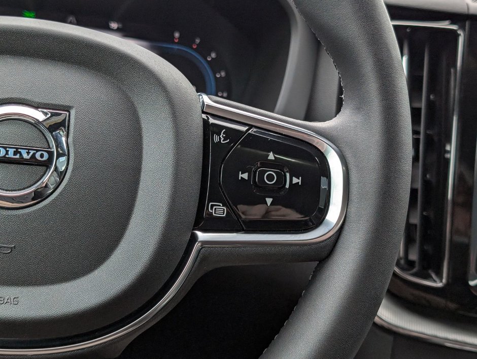 Volvo XC60 B6 AWD R-Design 2022-22