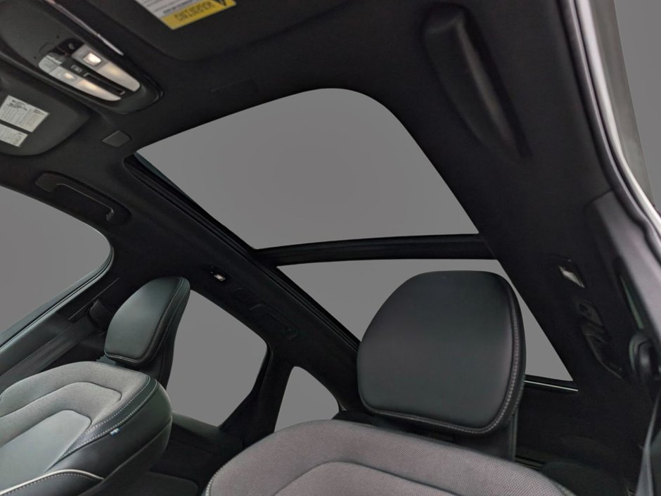 Volvo XC60 B6 AWD R-Design 2022-9