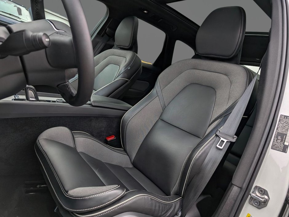 Volvo XC60 B6 AWD R-Design 2022-8