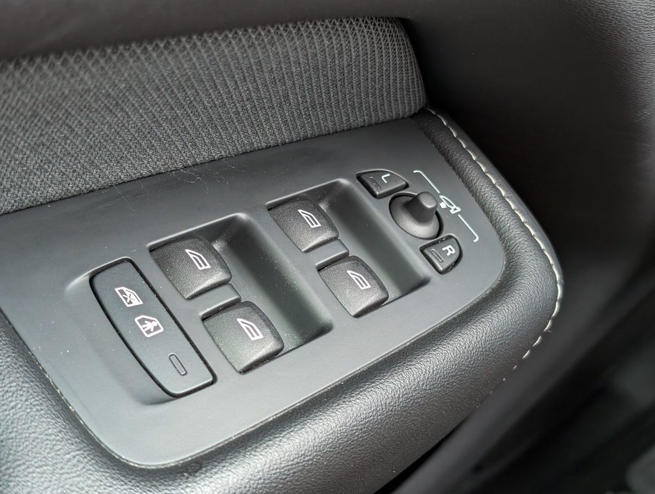 Volvo XC60 B6 AWD R-Design 2022-24