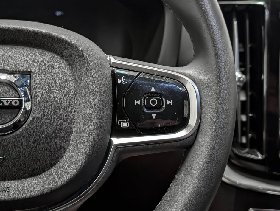 Volvo XC60 B6 AWD R-Design 2022-18