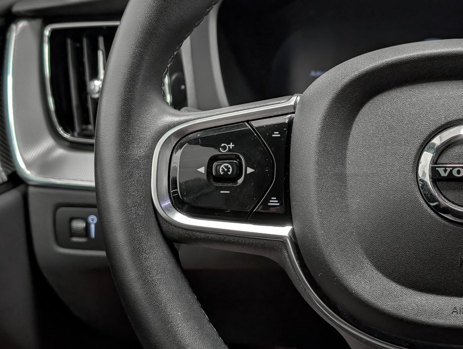 Volvo XC60 B6 AWD R-Design 2022-19