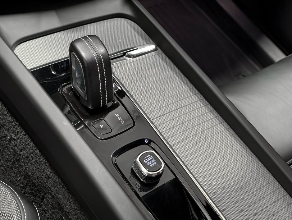 Volvo XC60 B6 AWD R-Design 2022-17