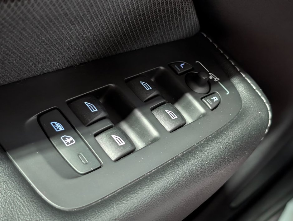 Volvo XC60 B6 AWD R-Design 2022-20