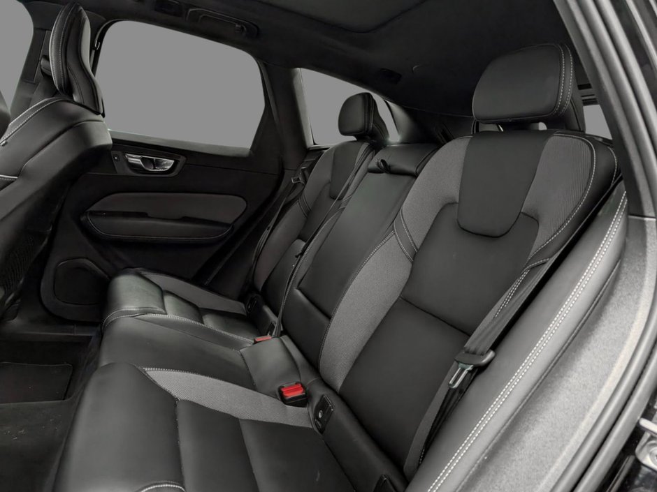 2022 Volvo XC60 B6 AWD R-Design-10