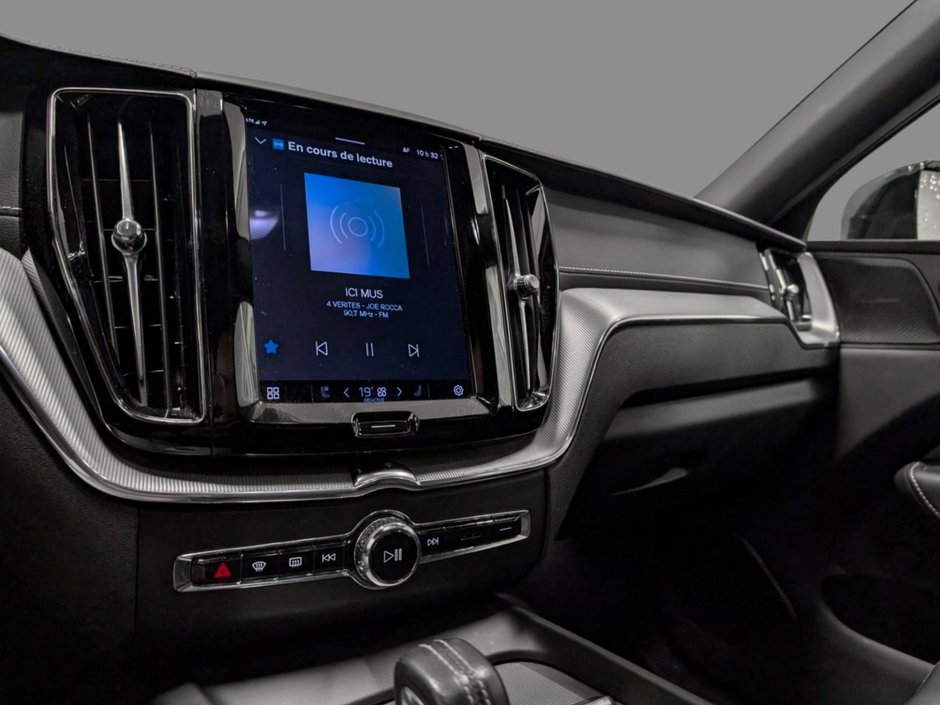2022 Volvo XC60 B6 AWD R-Design-11