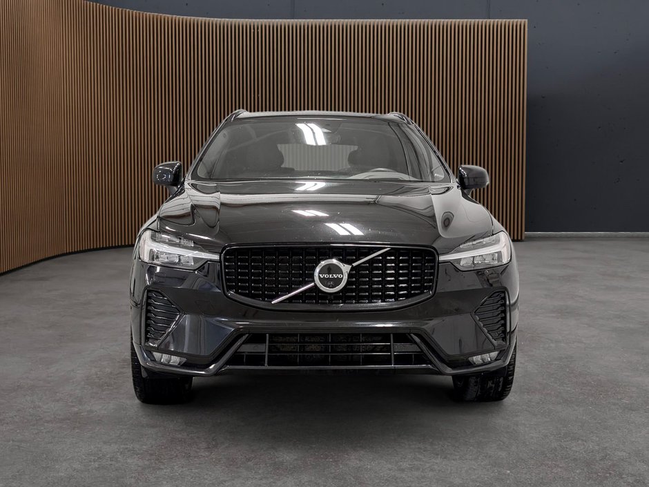 2022 Volvo XC60 B6 AWD R-Design-1