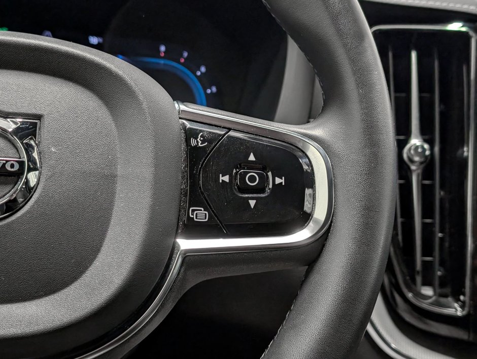 2022 Volvo XC60 B6 AWD R-Design-15